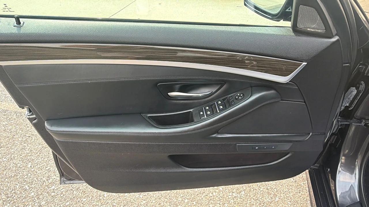 BMW 5 Series 4dr Sdn 550i xDrive AWD 2015