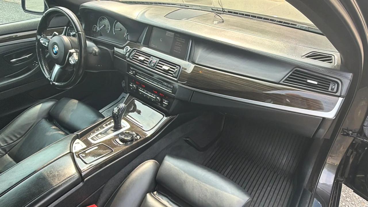 BMW 5 Series 4dr Sdn 550i xDrive AWD 2015