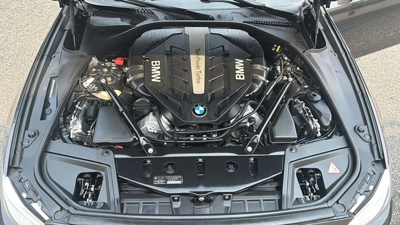 BMW 5 Series 4dr Sdn 550i xDrive AWD 2015