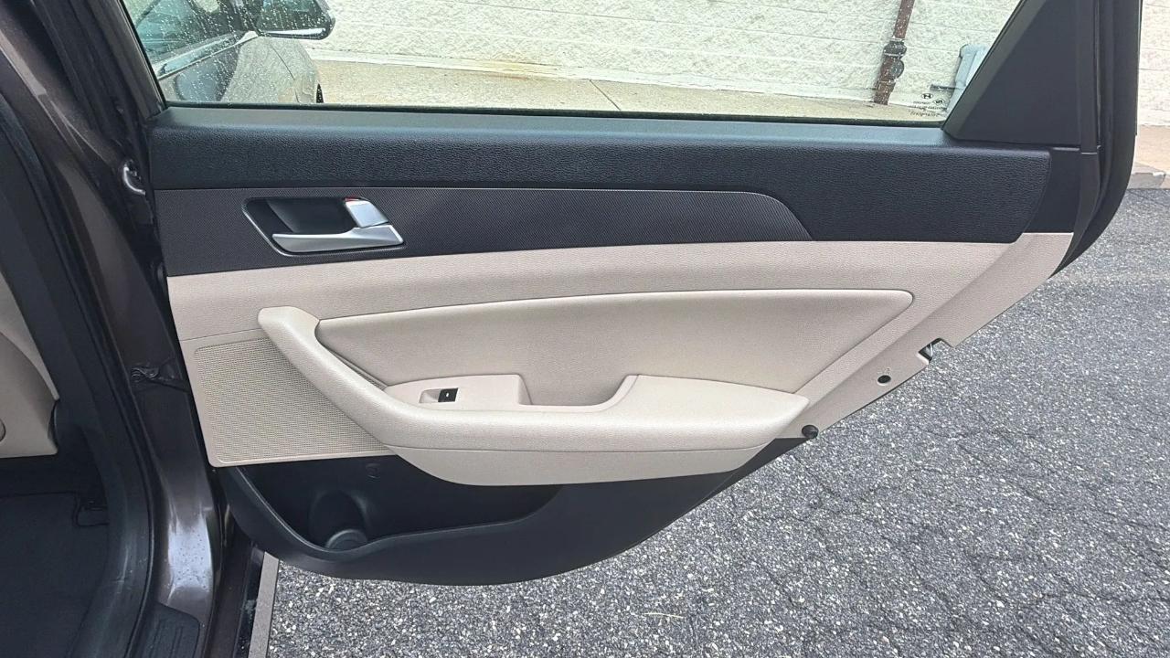 Hyundai Sonata 4dr Sdn 2.4L Sport PZEV 2015