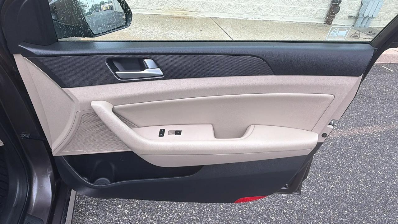 Hyundai Sonata 4dr Sdn 2.4L Sport PZEV 2015