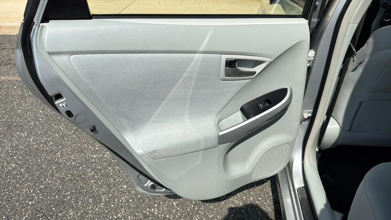 Toyota Prius 5dr HB Three (Natl) 2012