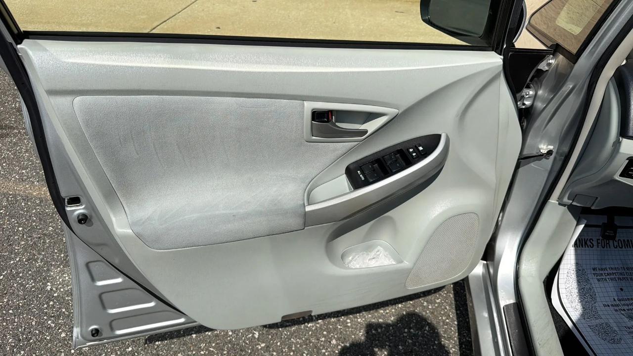 Toyota Prius 5dr HB Three (Natl) 2012