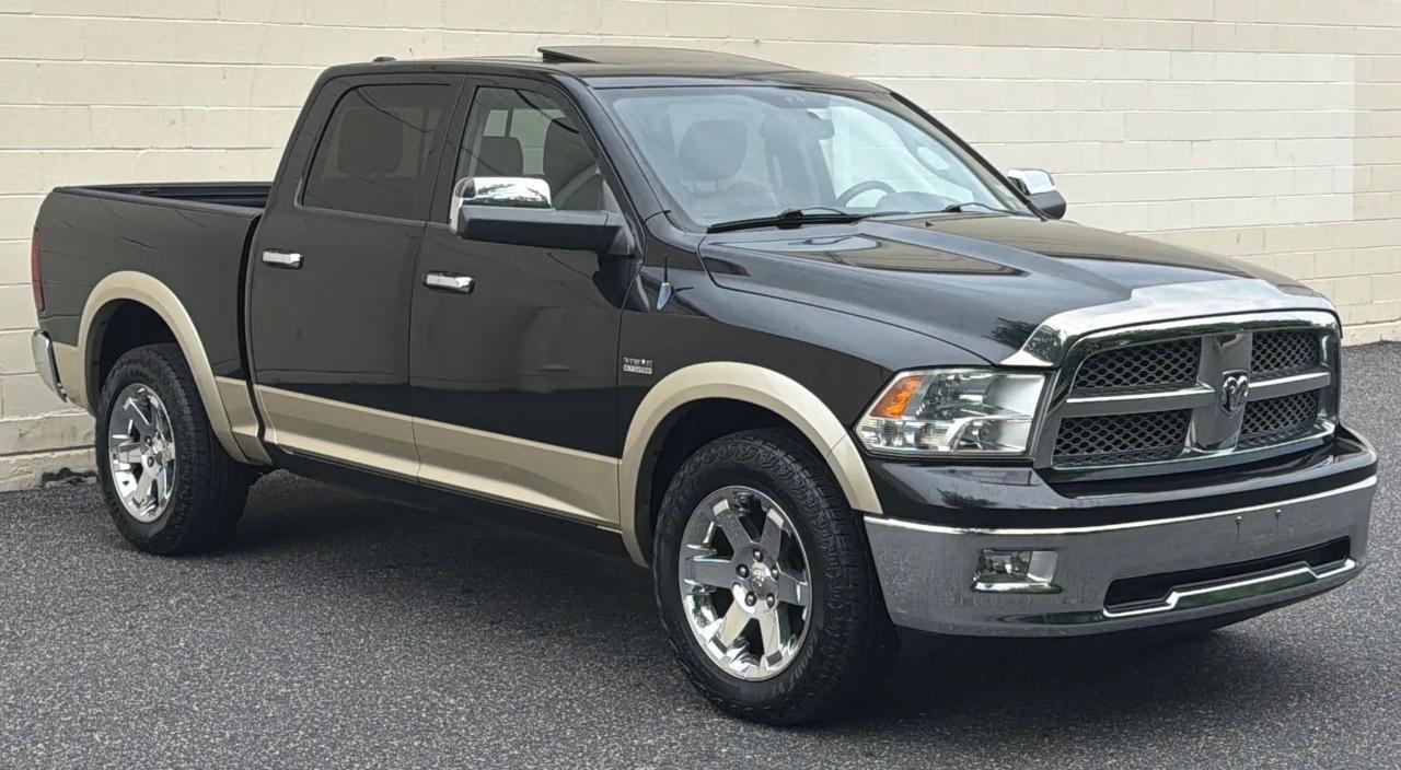 RAM 1500 4WD Crew Cab 140.5" Laramie 2011