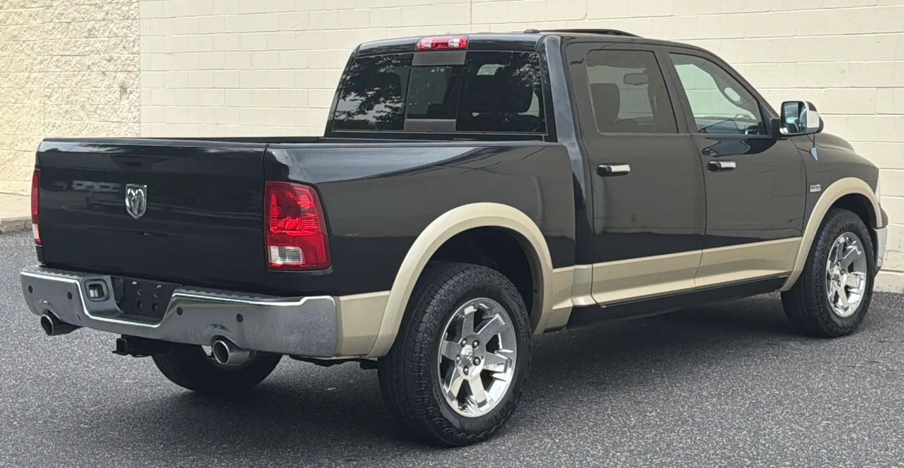 RAM 1500 4WD Crew Cab 140.5" Laramie 2011