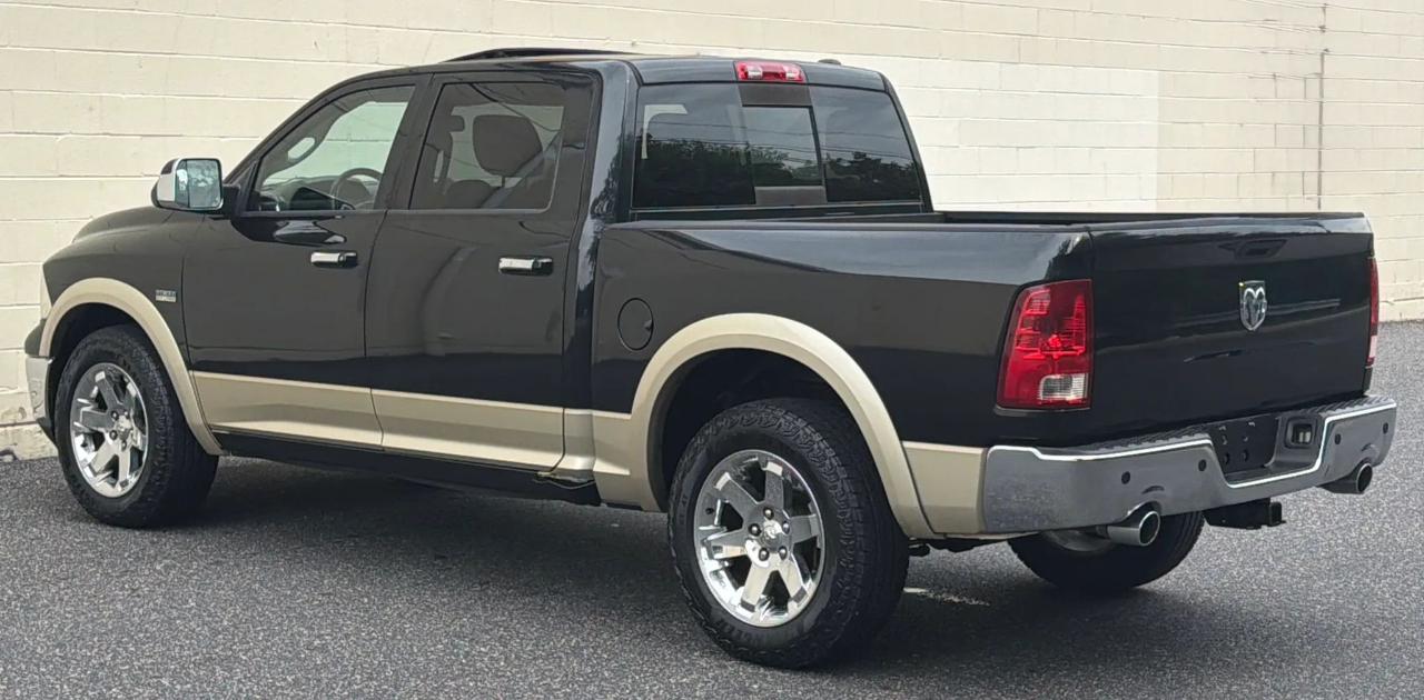 RAM 1500 4WD Crew Cab 140.5" Laramie 2011