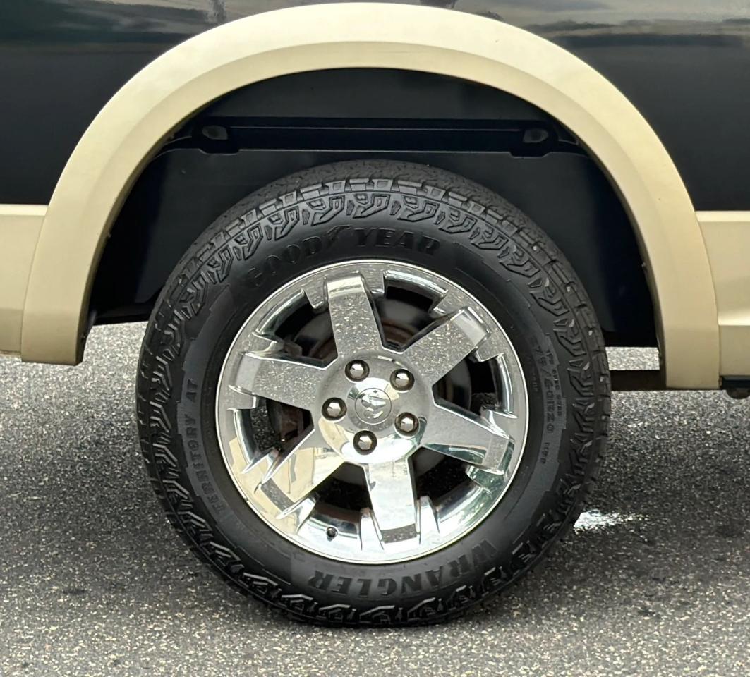 RAM 1500 4WD Crew Cab 140.5" Laramie 2011