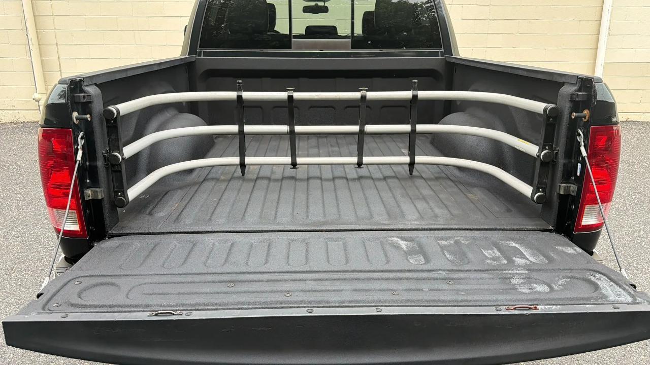 RAM 1500 4WD Crew Cab 140.5" Laramie 2011