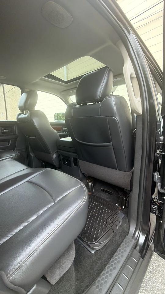 RAM 1500 4WD Crew Cab 140.5" Laramie 2011