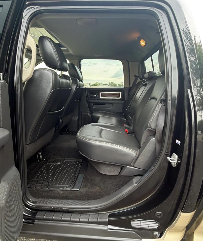 RAM 1500 4WD Crew Cab 140.5" Laramie 2011