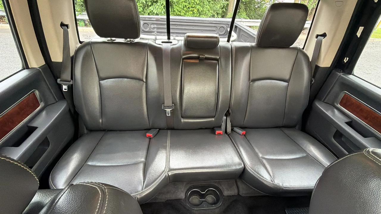 RAM 1500 4WD Crew Cab 140.5" Laramie 2011