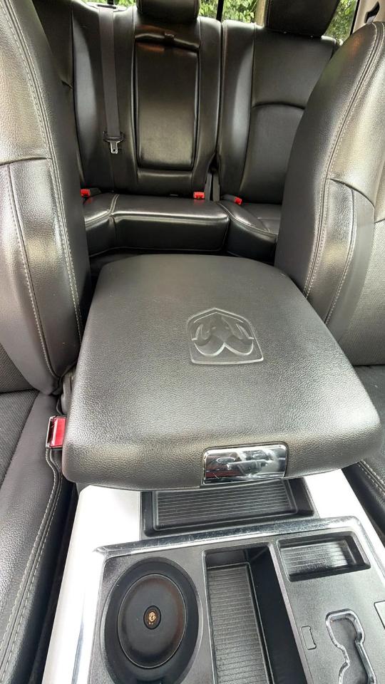 RAM 1500 4WD Crew Cab 140.5" Laramie 2011
