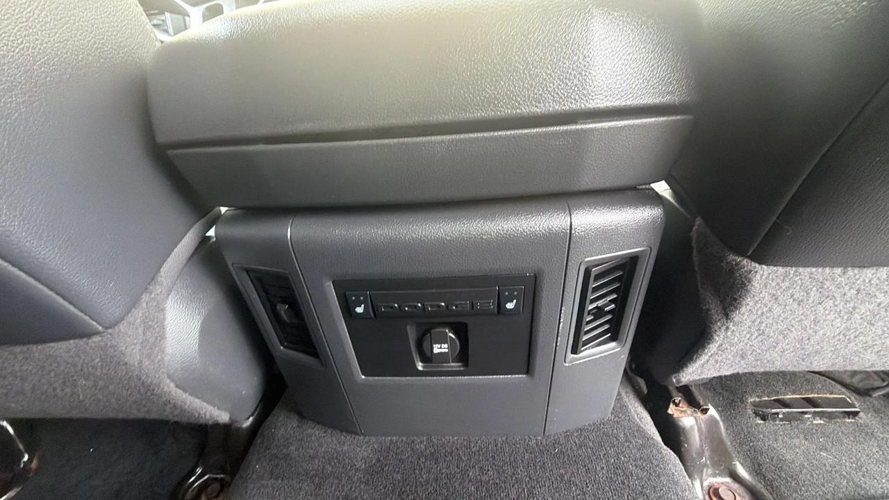 RAM 1500 4WD Crew Cab 140.5" Laramie 2011