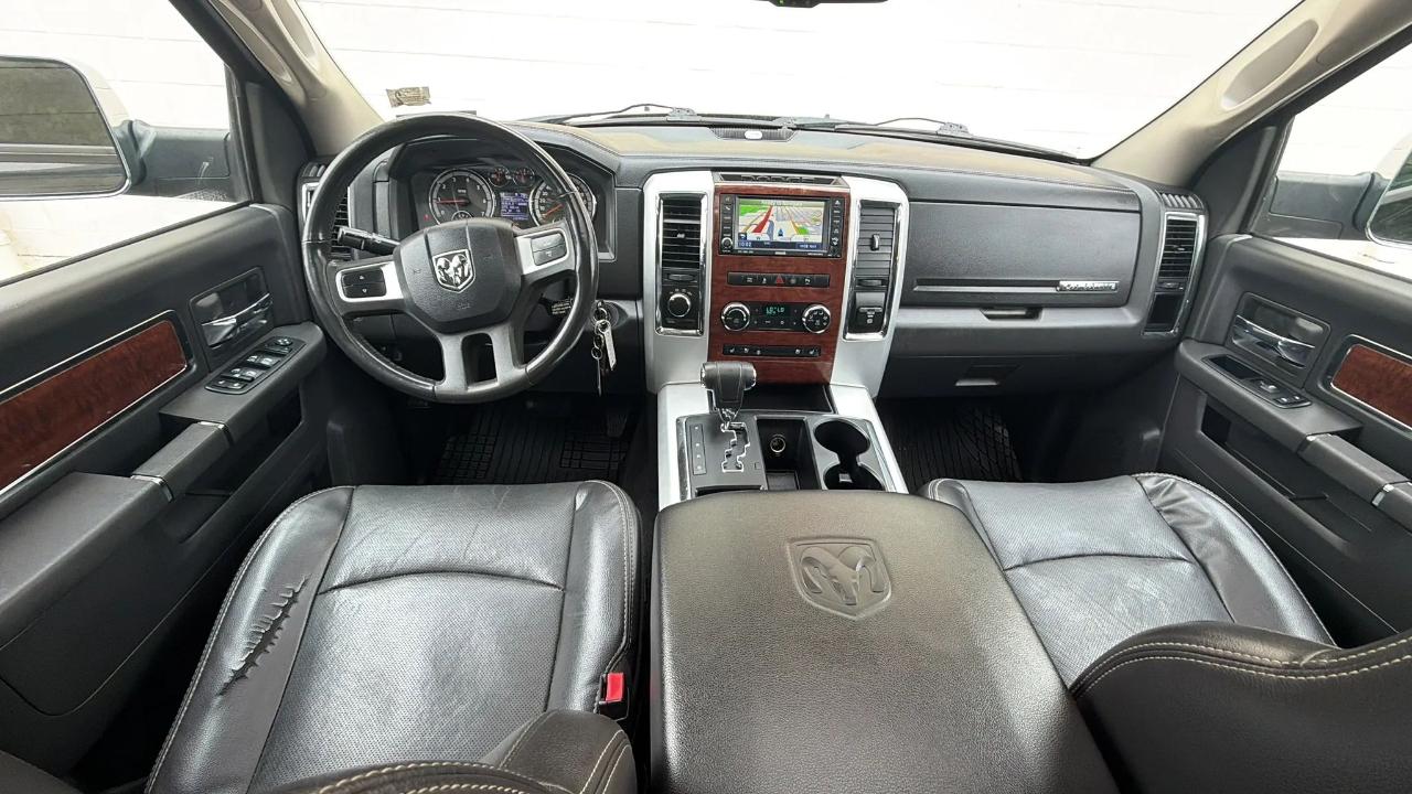 RAM 1500 4WD Crew Cab 140.5" Laramie 2011