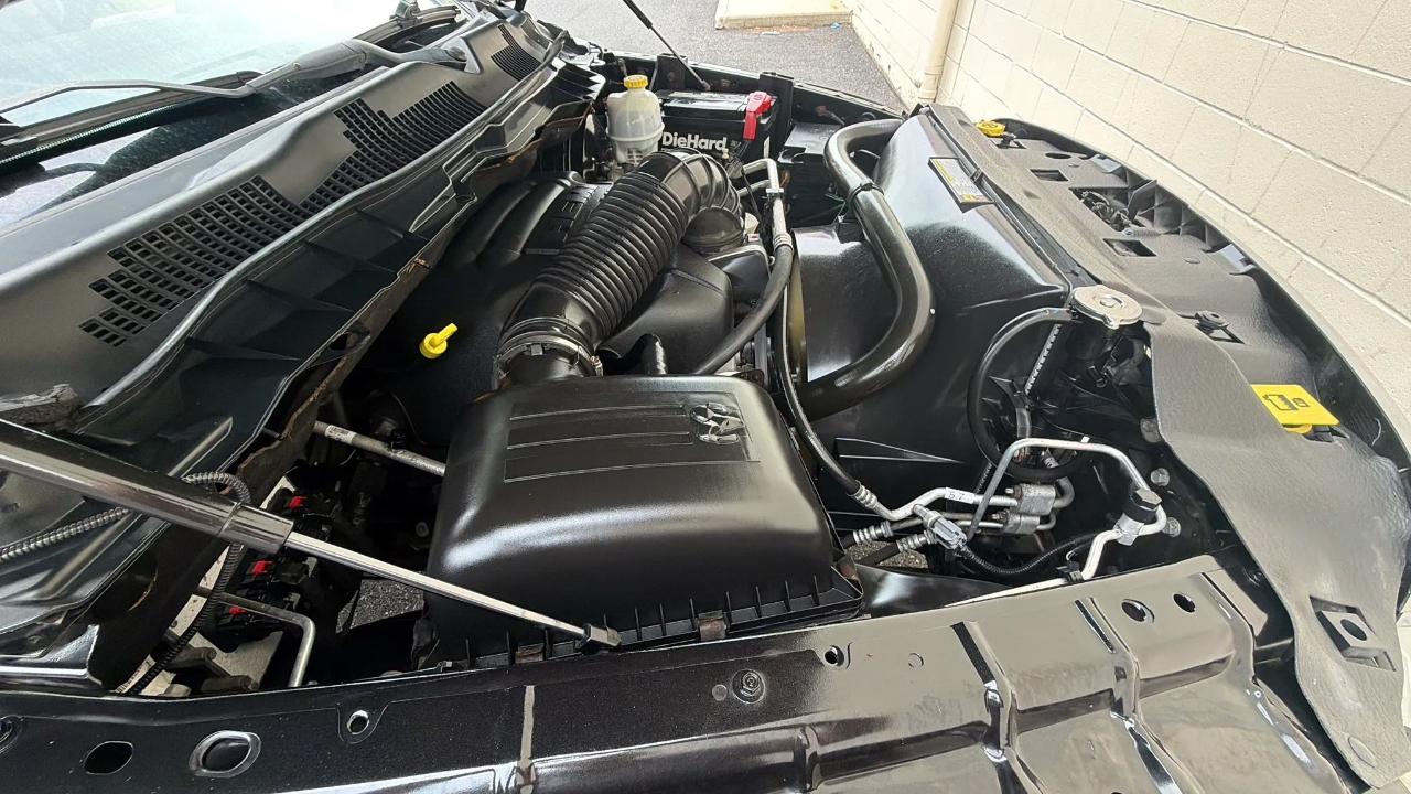 RAM 1500 4WD Crew Cab 140.5" Laramie 2011