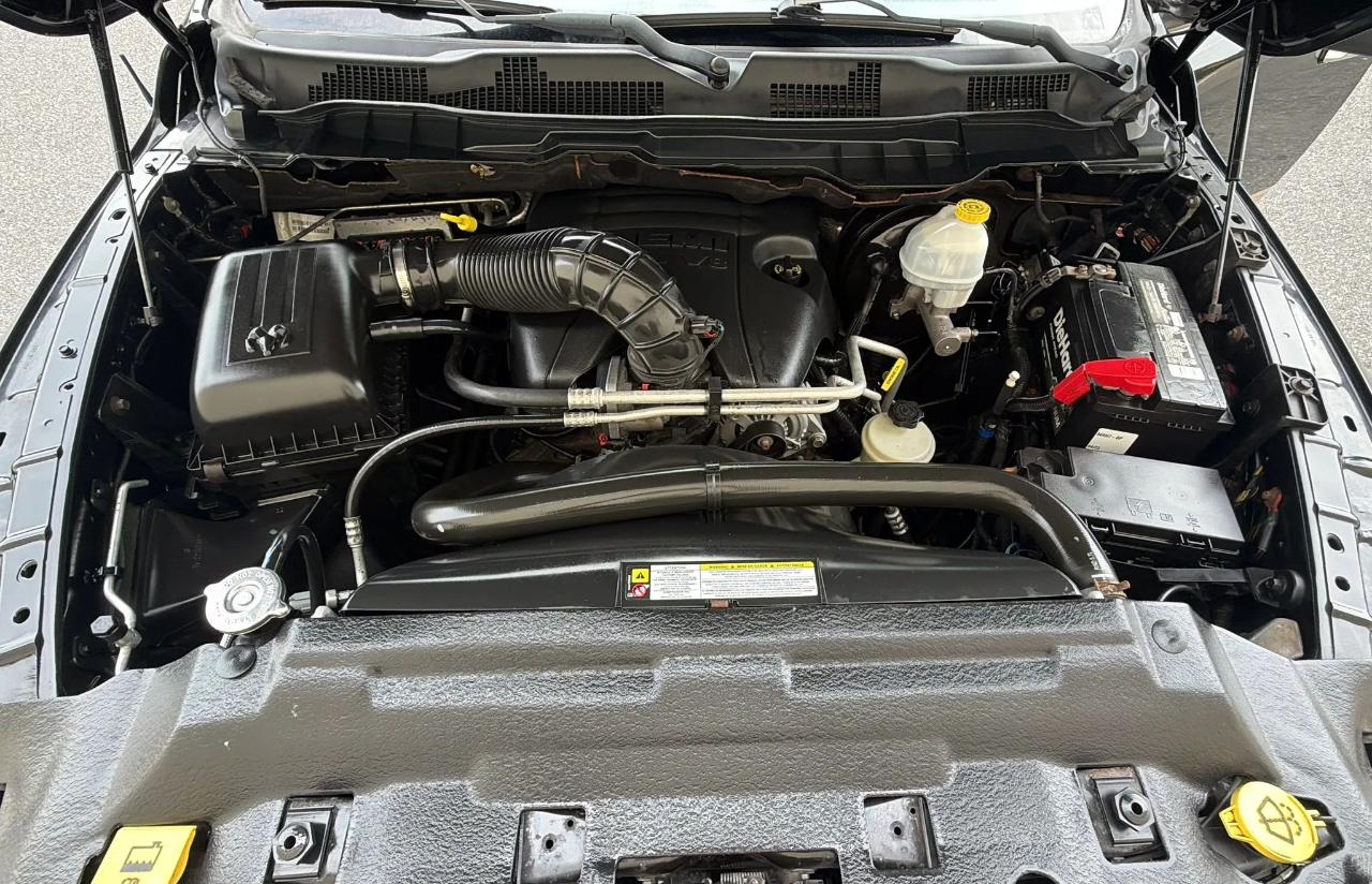 RAM 1500 4WD Crew Cab 140.5" Laramie 2011