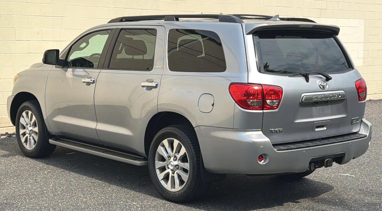 Toyota Sequoia 4WD LV8 6-Spd AT Ltd (Natl) 2010