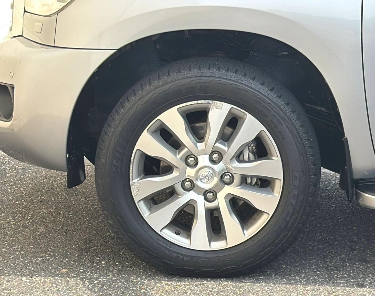 Toyota Sequoia 4WD LV8 6-Spd AT Ltd (Natl) 2010