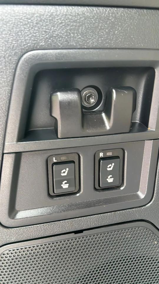 Toyota Sequoia 4WD LV8 6-Spd AT Ltd (Natl) 2010