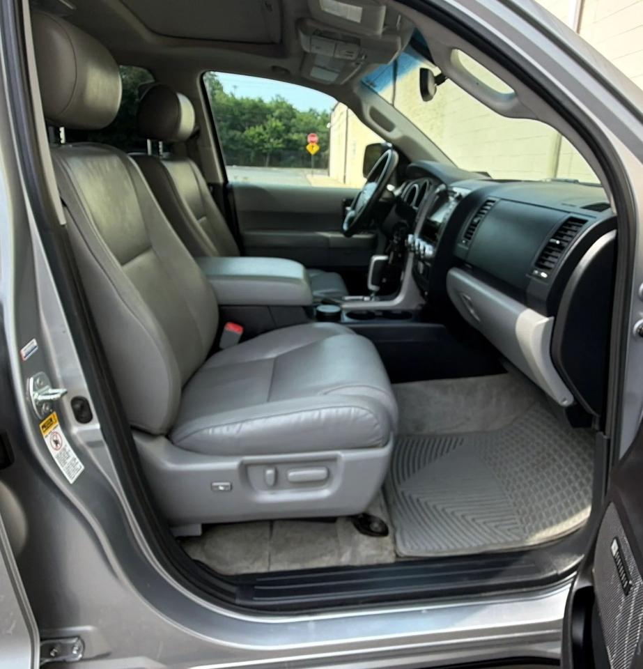 Toyota Sequoia 4WD LV8 6-Spd AT Ltd (Natl) 2010