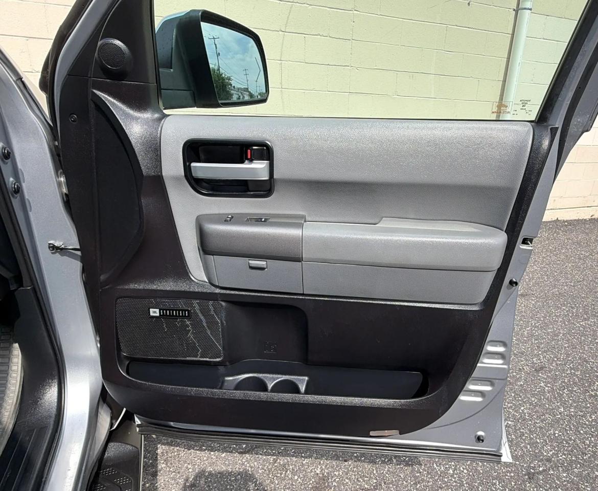 Toyota Sequoia 4WD LV8 6-Spd AT Ltd (Natl) 2010