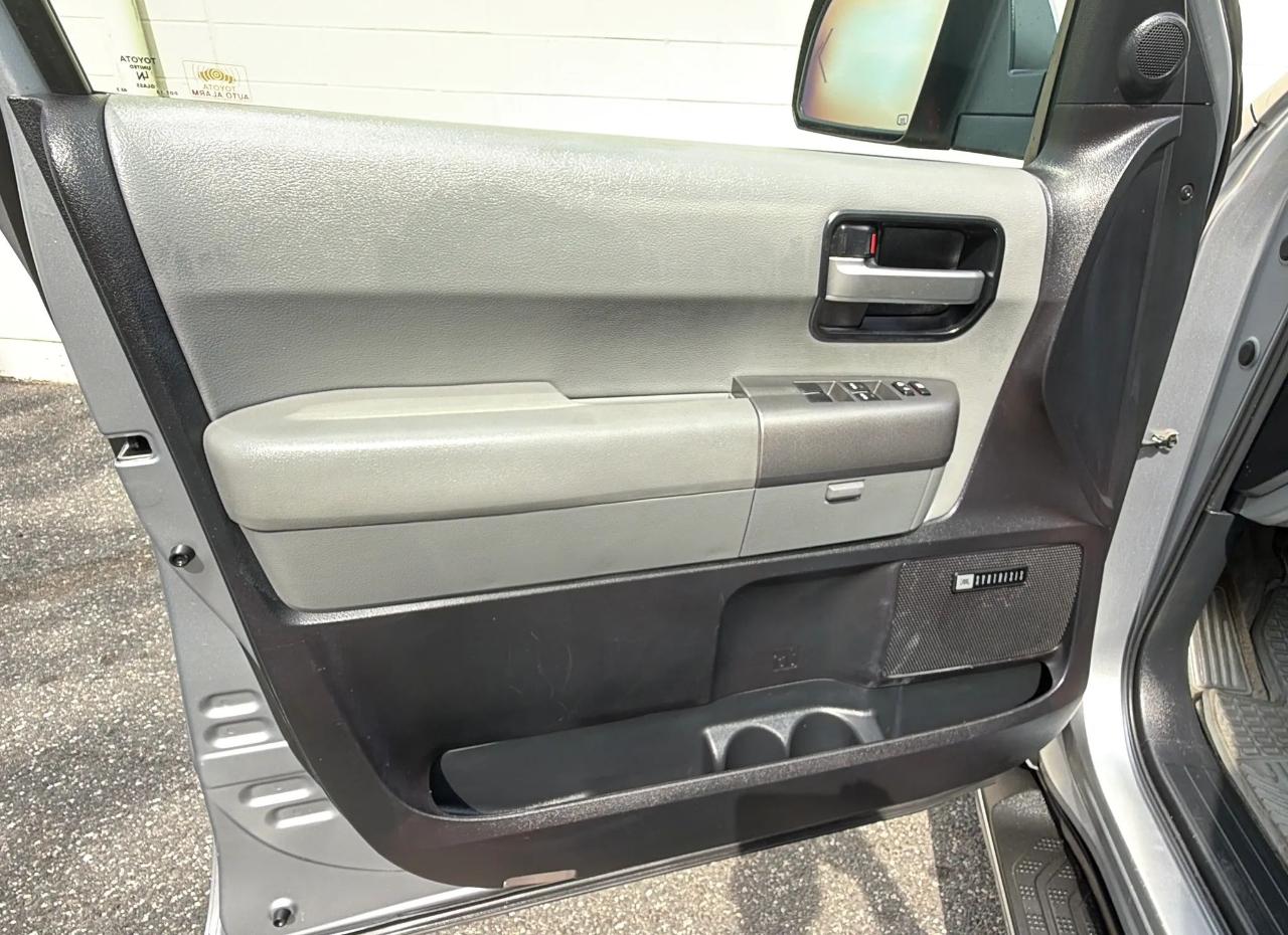Toyota Sequoia 4WD LV8 6-Spd AT Ltd (Natl) 2010