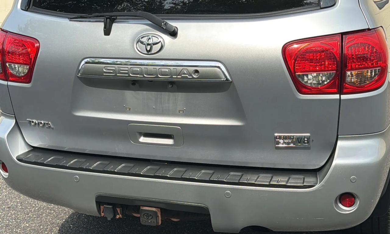 Toyota Sequoia 4WD LV8 6-Spd AT Ltd (Natl) 2010