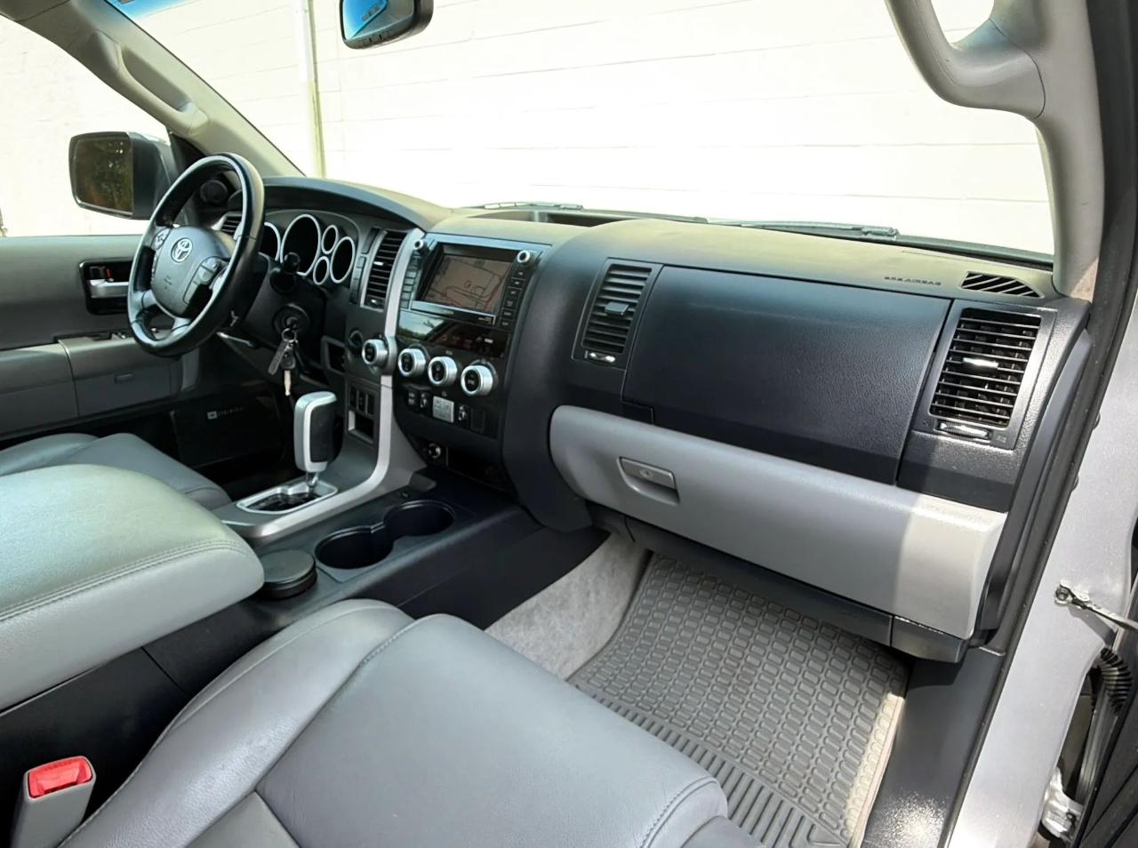 Toyota Sequoia 4WD LV8 6-Spd AT Ltd (Natl) 2010
