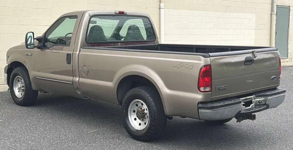 Ford Super Duty F-250 Reg Cab 137" Lariat 2000