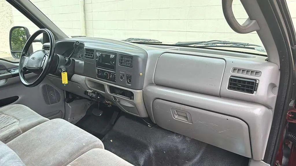 Ford Super Duty F-250 Reg Cab 137" Lariat 2000