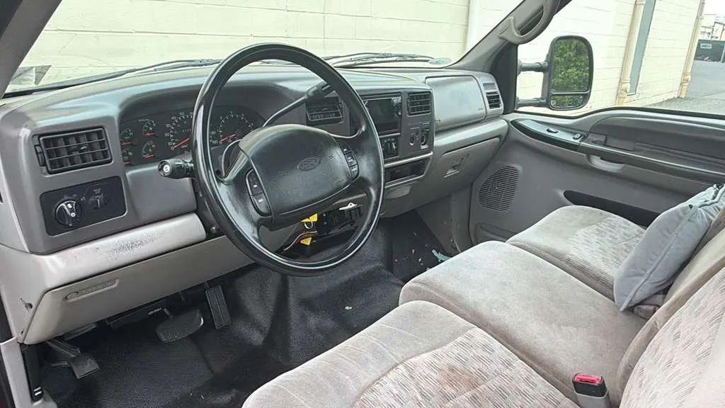 Ford Super Duty F-250 Reg Cab 137" Lariat 2000