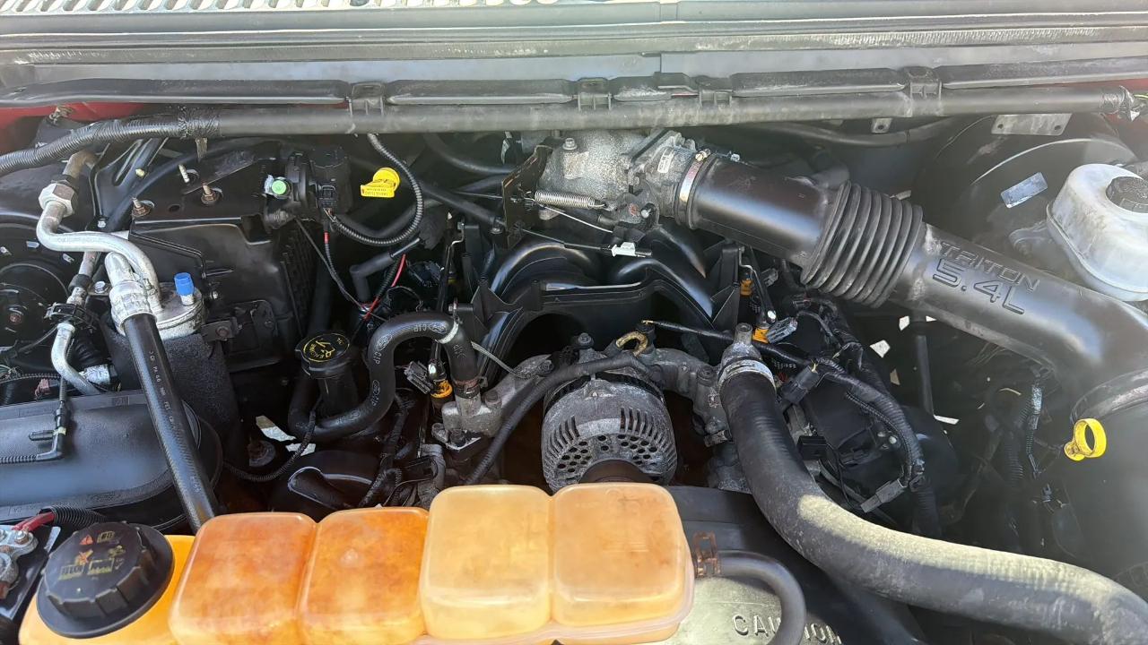 Ford Super Duty F-250 Reg Cab 137" Lariat 2000