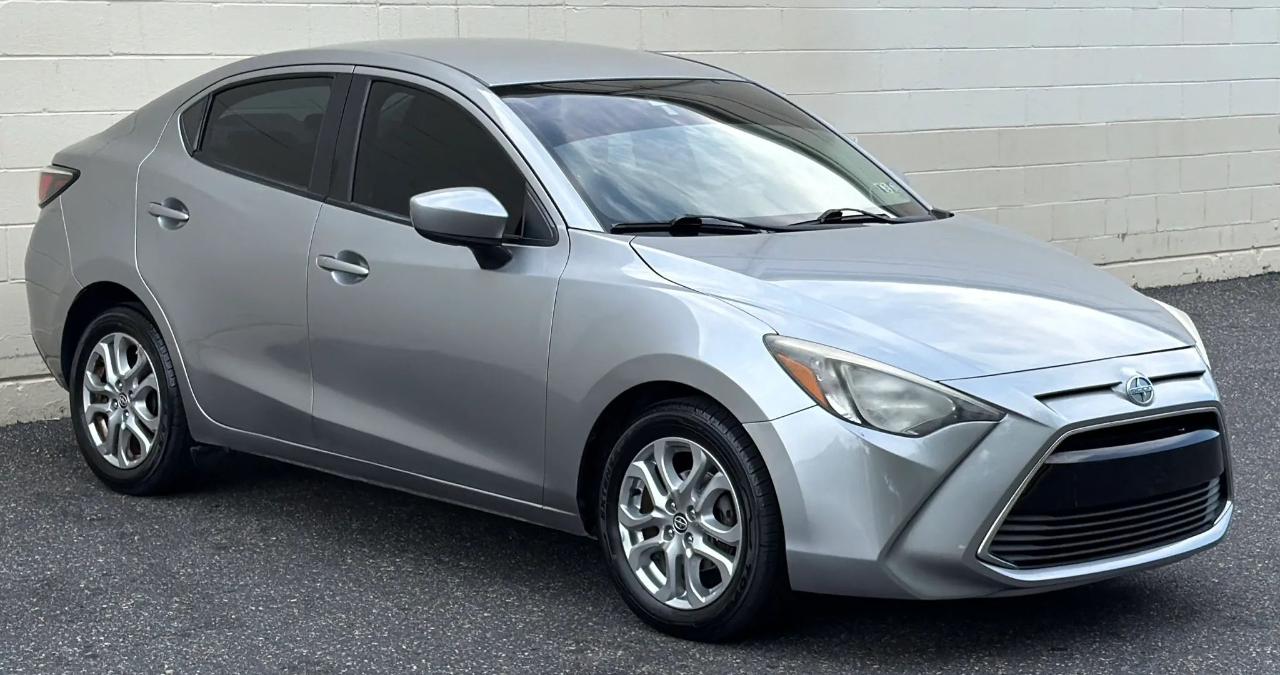 Scion iA 4dr Sdn Man (Natl) 2016