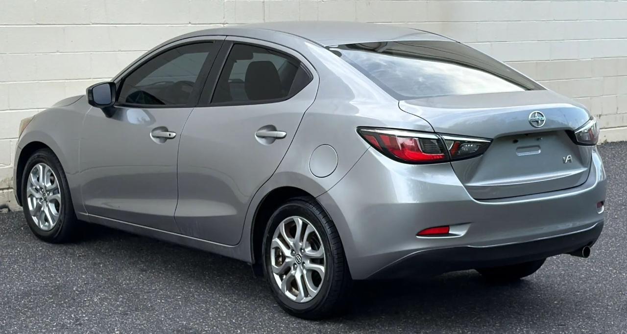 Scion iA 4dr Sdn Man (Natl) 2016