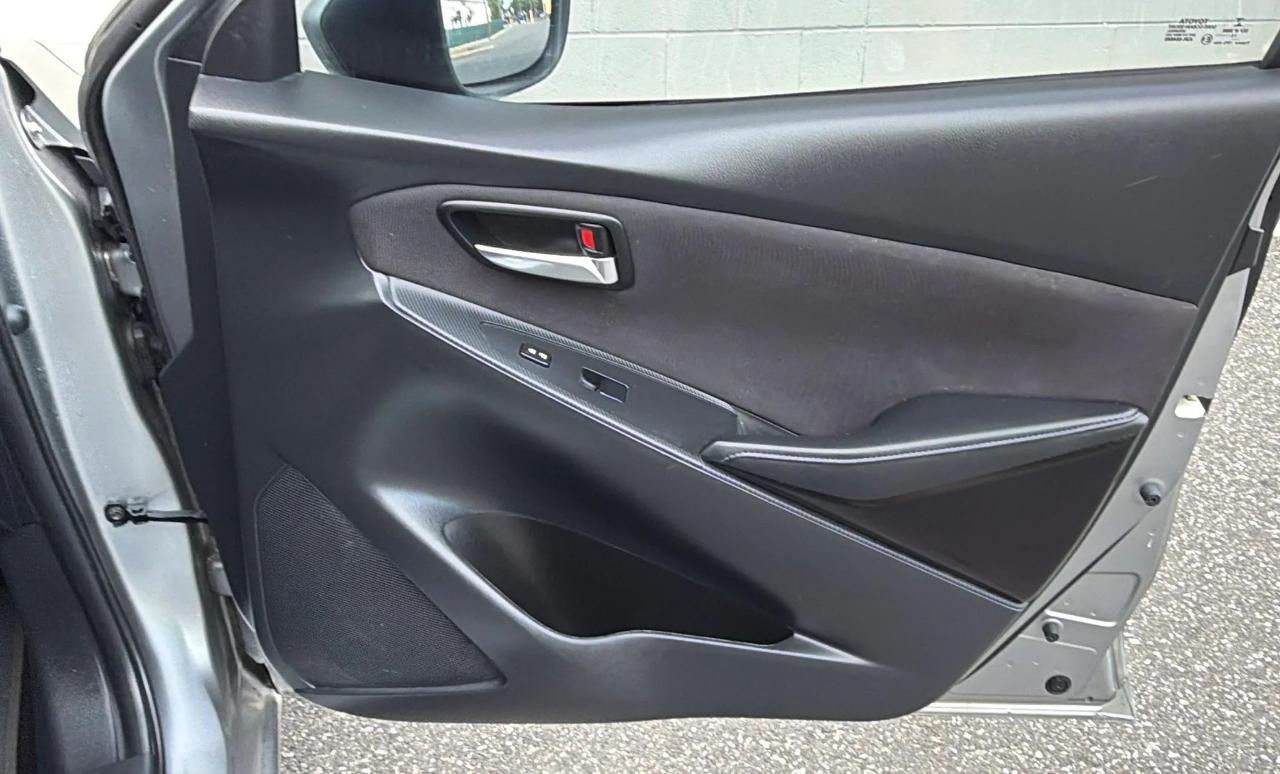 Scion iA 4dr Sdn Man (Natl) 2016