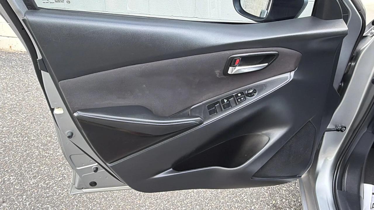 Scion iA 4dr Sdn Man (Natl) 2016