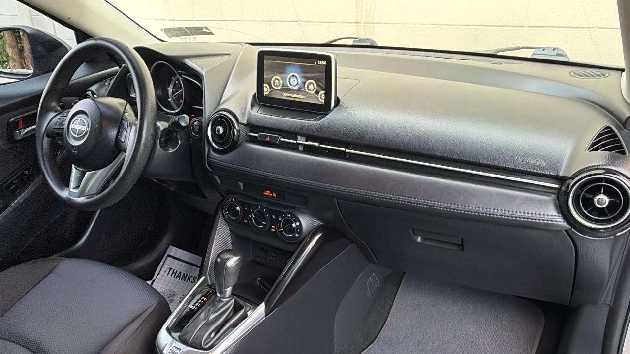 Scion iA 4dr Sdn Man (Natl) 2016