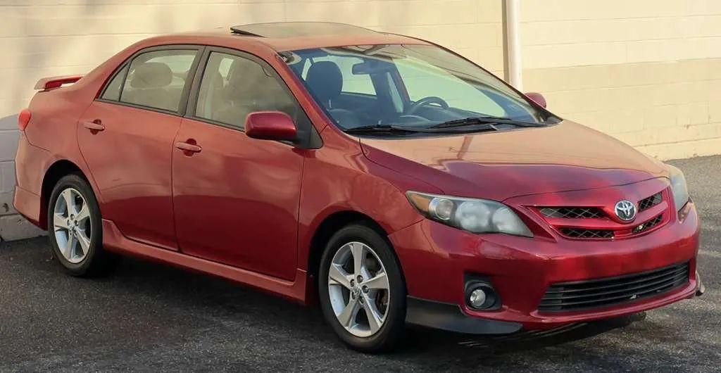 Toyota Corolla 4dr Sdn Auto LE (Natl) 2012