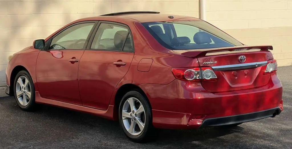 Toyota Corolla 4dr Sdn Auto LE (Natl) 2012