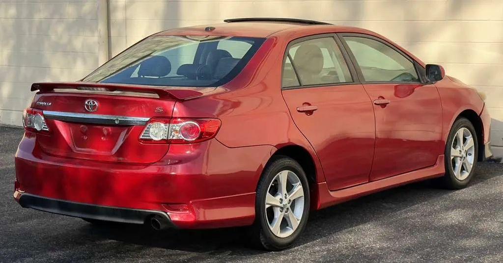 Toyota Corolla 4dr Sdn Auto LE (Natl) 2012