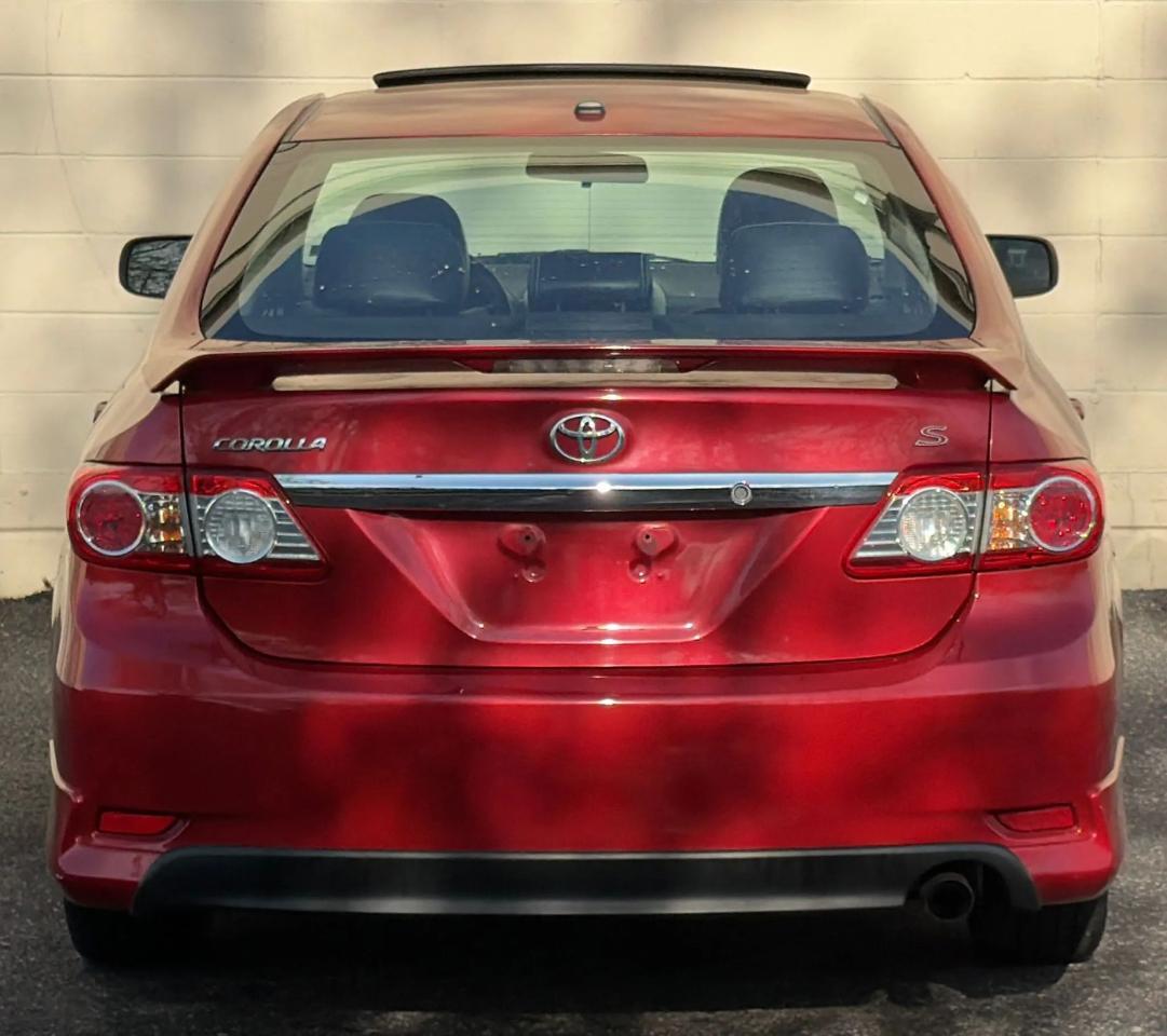 Toyota Corolla 4dr Sdn Auto LE (Natl) 2012