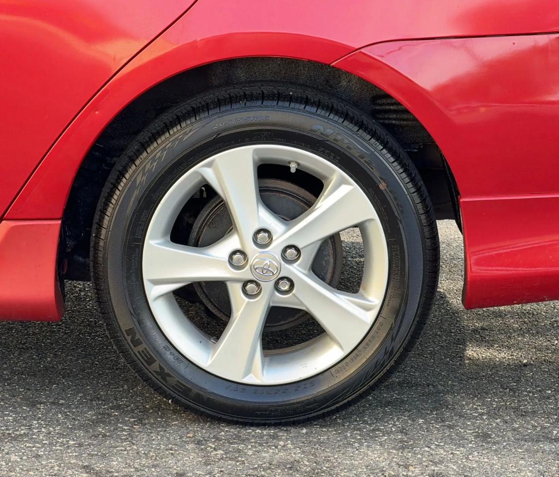 Toyota Corolla 4dr Sdn Auto LE (Natl) 2012