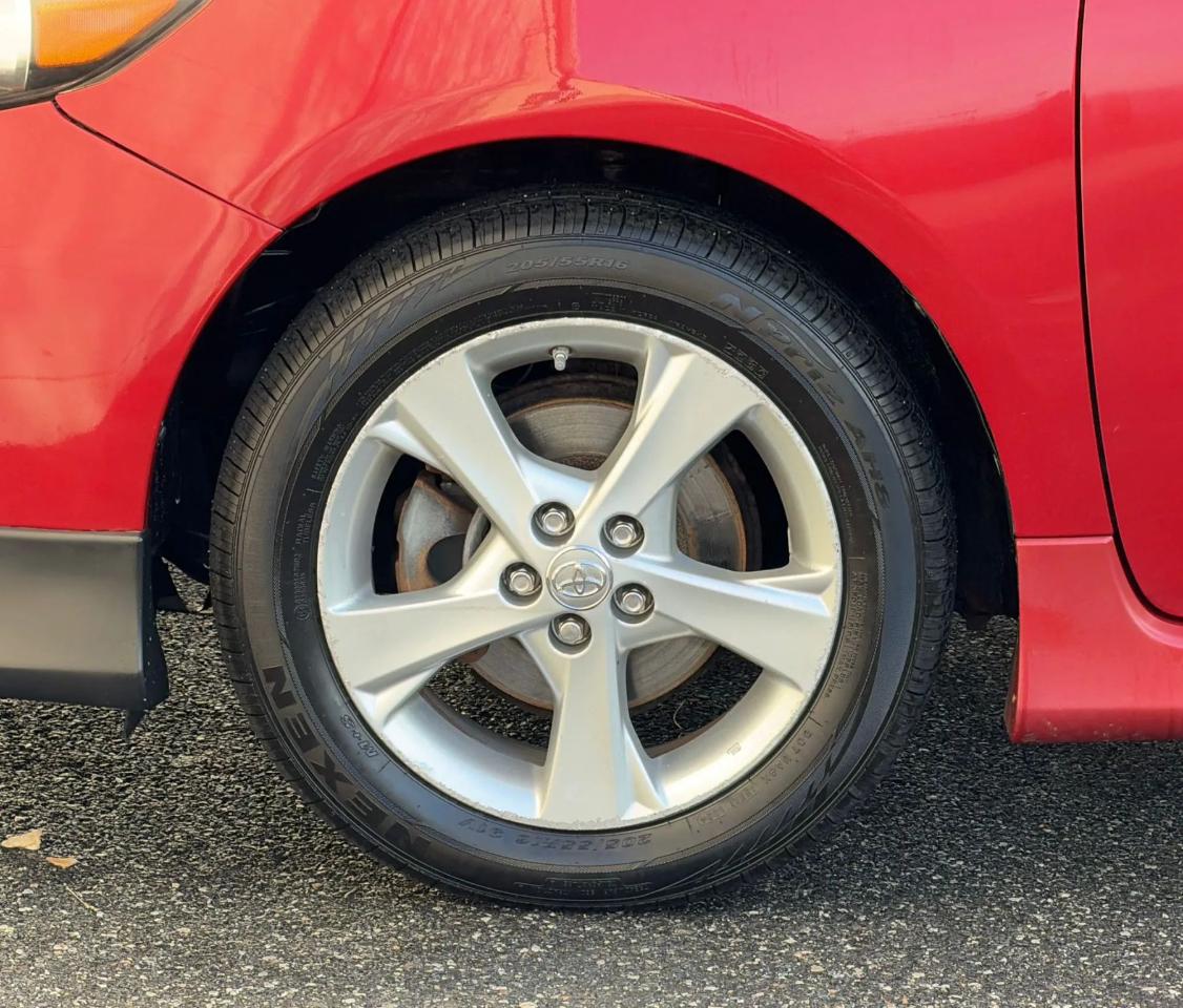 Toyota Corolla 4dr Sdn Auto LE (Natl) 2012