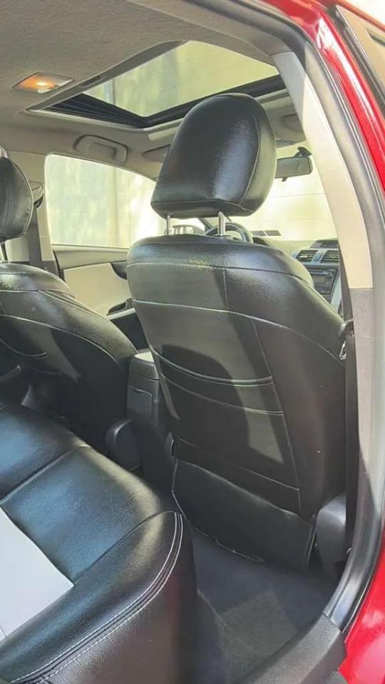 Toyota Corolla 4dr Sdn Auto LE (Natl) 2012