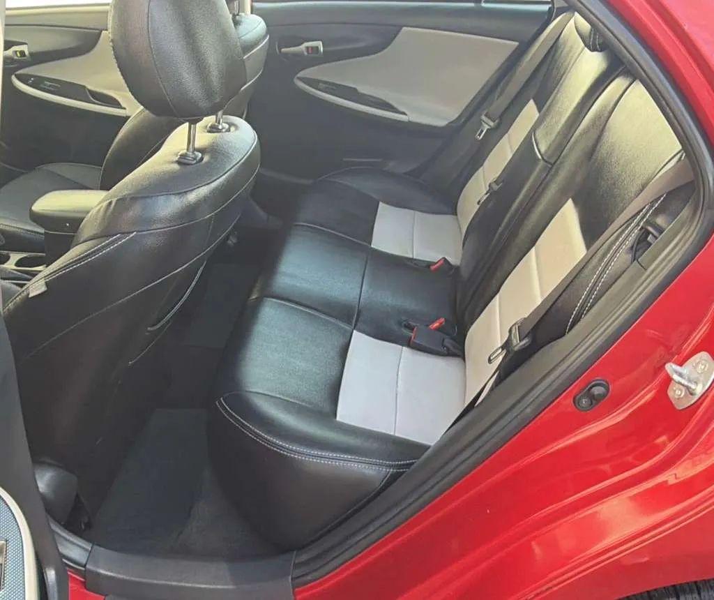 Toyota Corolla 4dr Sdn Auto LE (Natl) 2012