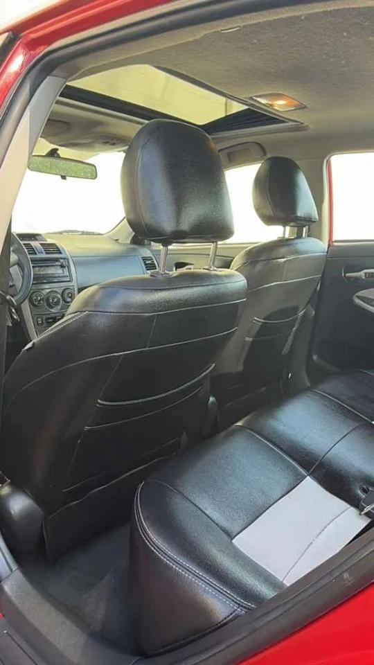 Toyota Corolla 4dr Sdn Auto LE (Natl) 2012