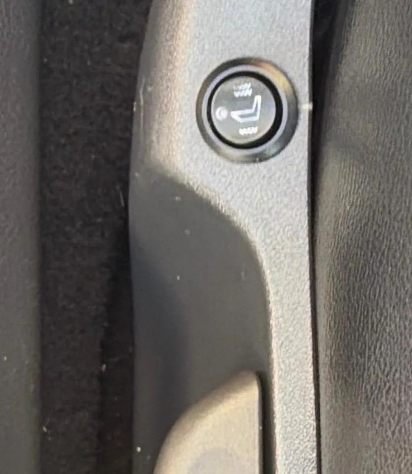 Toyota Corolla 4dr Sdn Auto LE (Natl) 2012