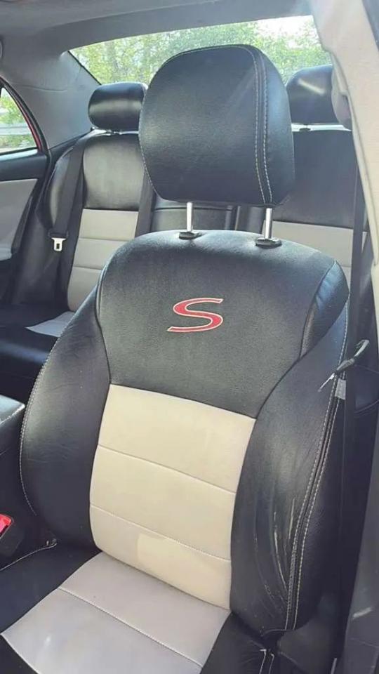 Toyota Corolla 4dr Sdn Auto LE (Natl) 2012