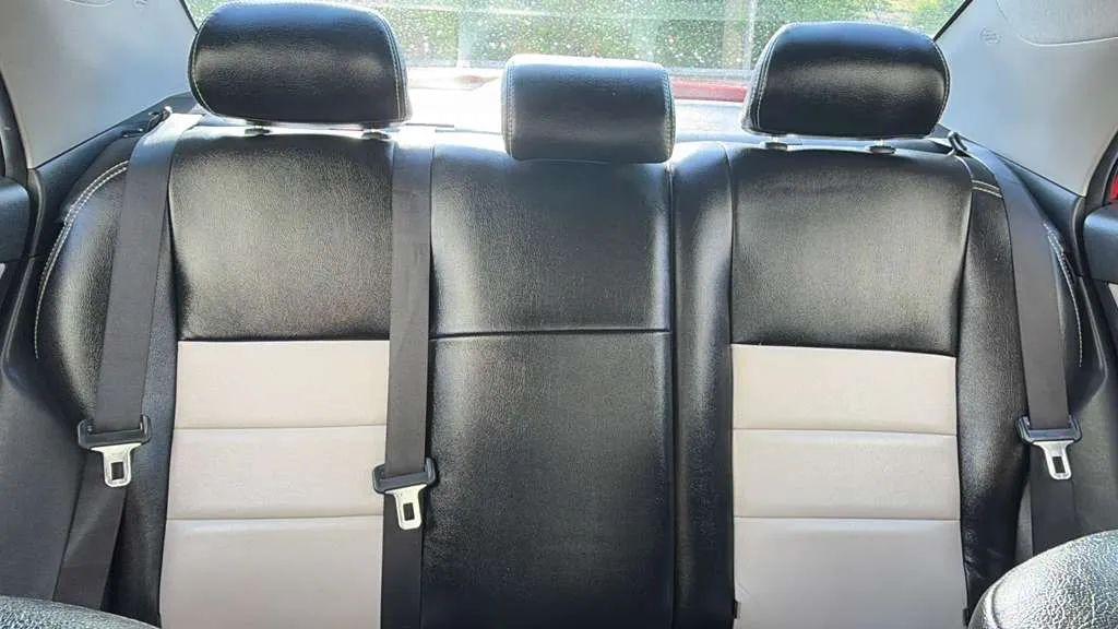 Toyota Corolla 4dr Sdn Auto LE (Natl) 2012