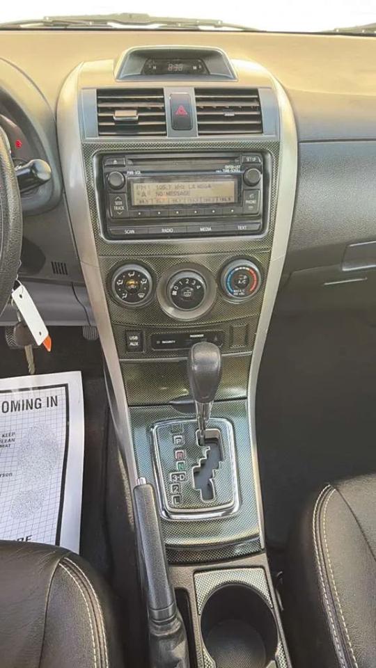 Toyota Corolla 4dr Sdn Auto LE (Natl) 2012